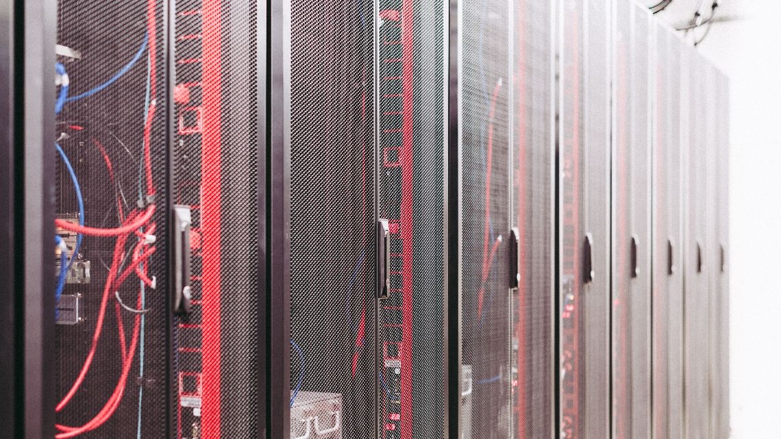 79% da capacidade global de data centers enfrenta riscos climáticos