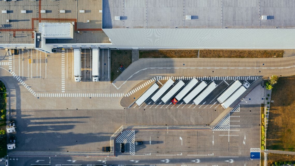 IA cresce na logística, mas adoção é limitada