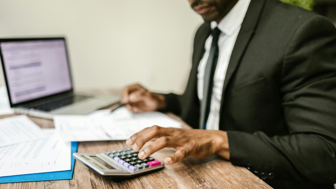 CIO arriscam cortes orçamentais se IA não gerar resultados até meados de 2026