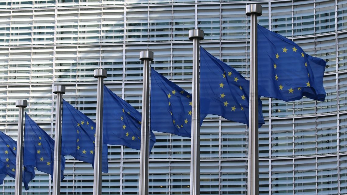 UE define regras para tecnológicas para combater interferência eleitoral