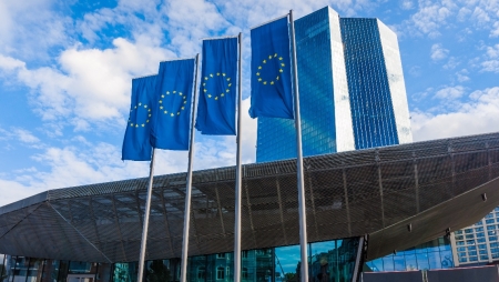 Bruxelas multa Google em 890 milhões por violar DMA