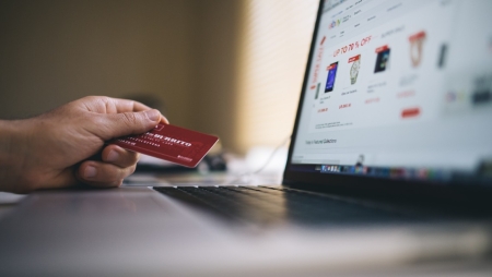 Vendas através de e-commerce caem a nível global pela primeira vez em nove anos