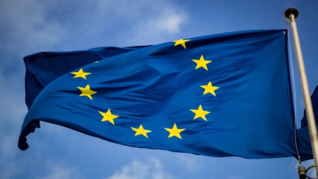 Multa antitrust de 2,42 mil milhões de euros da UE à Google deve ser mantida, diz conselheira do Tribunal Europeu