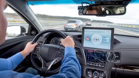Nova tecnologia permite comunicação entre carros inteligentes