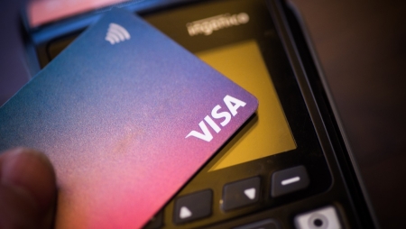 Visa leva comércio com agentes para ambiente real