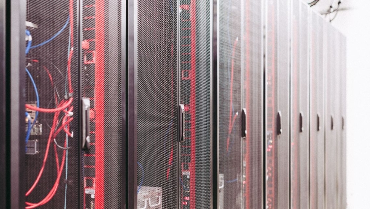79% da capacidade global de data centers enfrenta riscos climáticos