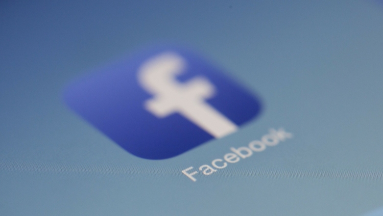 União Europeia multa Meta por violação de dados no Facebook