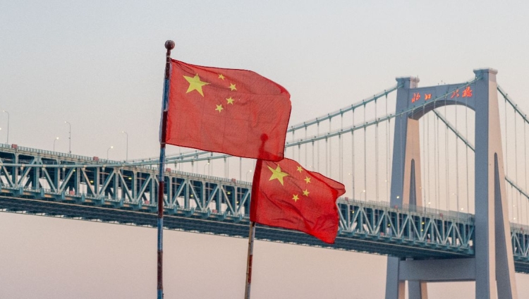 China acelera integração da IA na economia de consumo