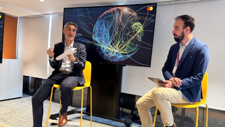 Mastercard aposta na inteligência artificial para reforçar a cibersegurança e prevenir fraudes