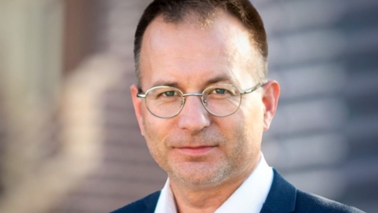 Quem controla os modelos abertos de IA?