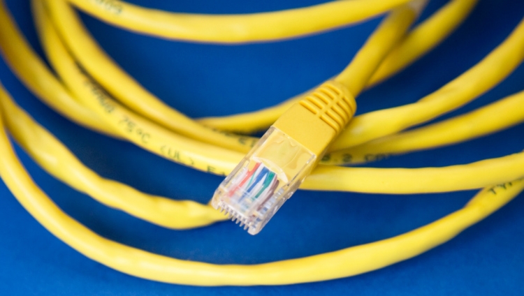 Rússia: Parlamento aprova lei para isolar internet