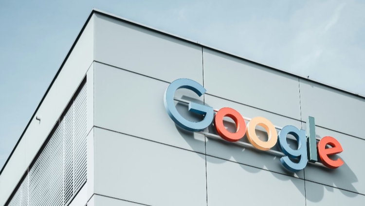 Google vai duplicar investimento em capital para acelerar corrida à IA